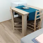 White Coral Club אכסניה *