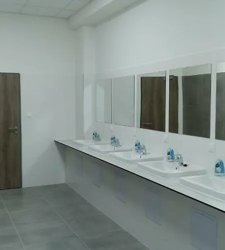 White Coral Club אכסניה *